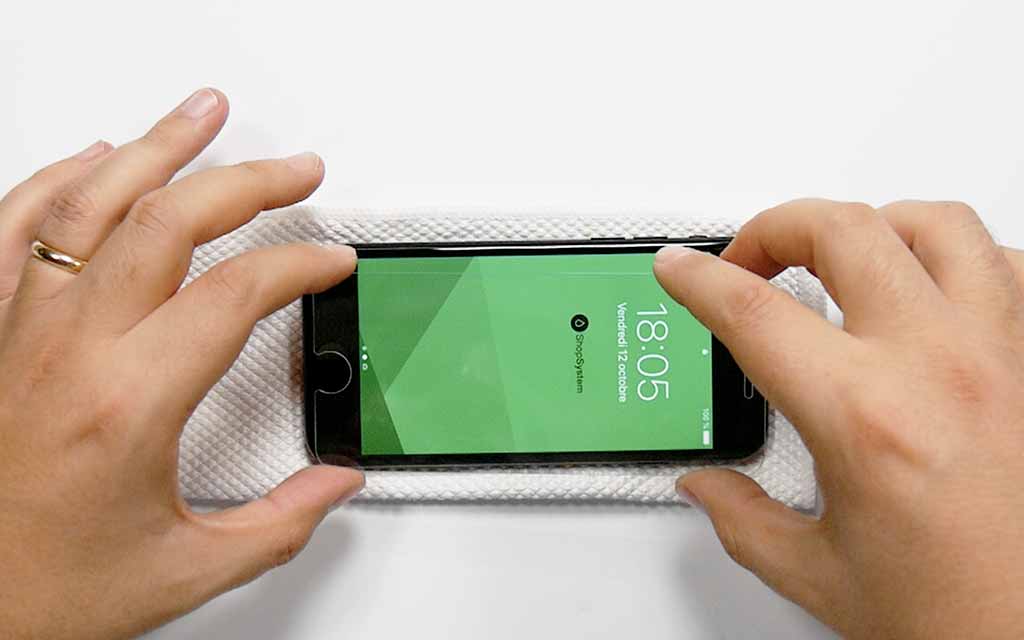 Comment poser une protection d'écran 2.5D en verre trempé sur iPhone 6/6S, 7, 8, SE 2020 et modèles Plus