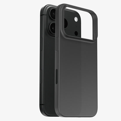Coque ORIGINAL Noir fumé détachée de l’iPhone 18 Pro et Pro Max, vue du dos et de la découpe caméra