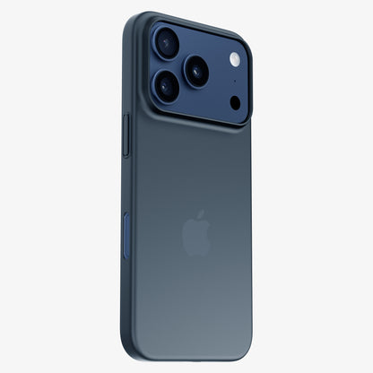 Téléphone bleu portant la coque ORIGINAL Noir sidéral translucide, la couleur de l'appareil transparaît