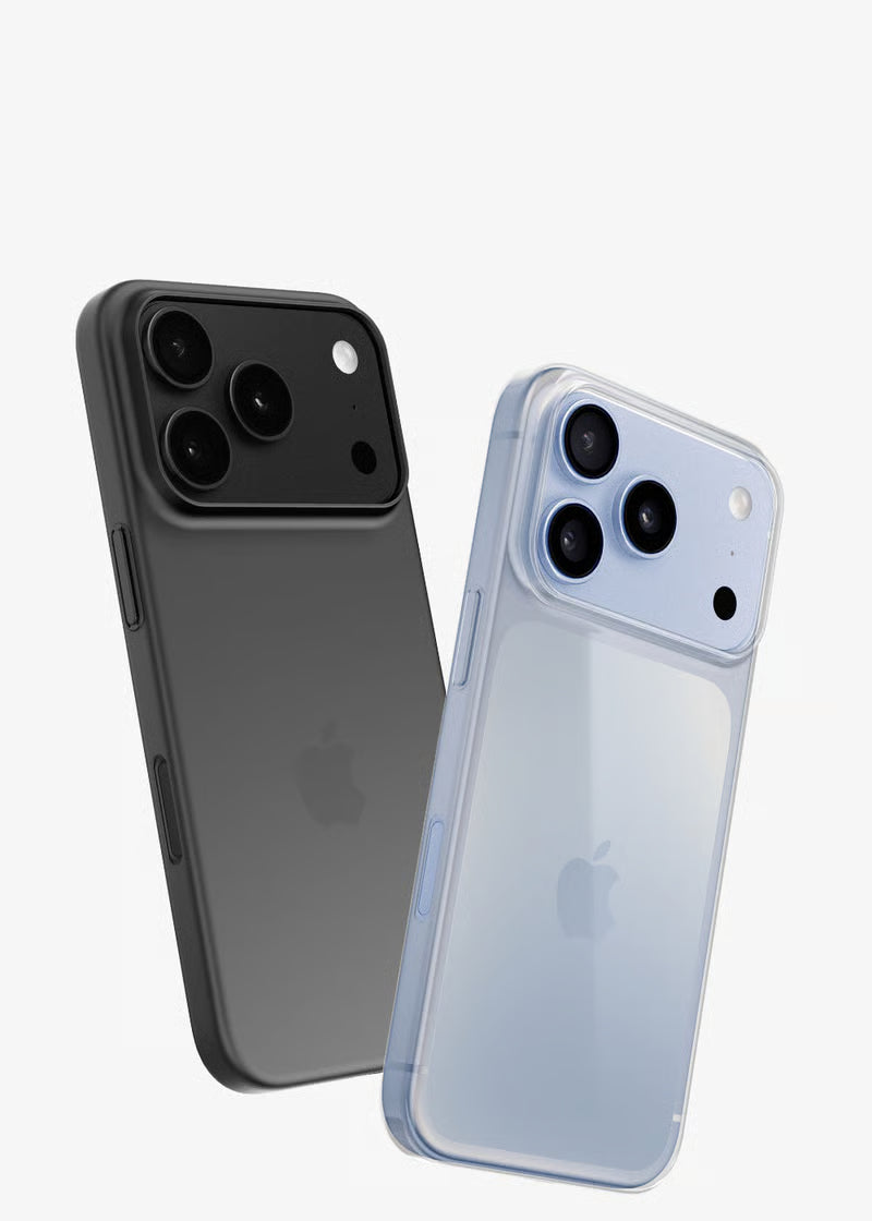 Deux iPhone dans des coques fines noire et bleue